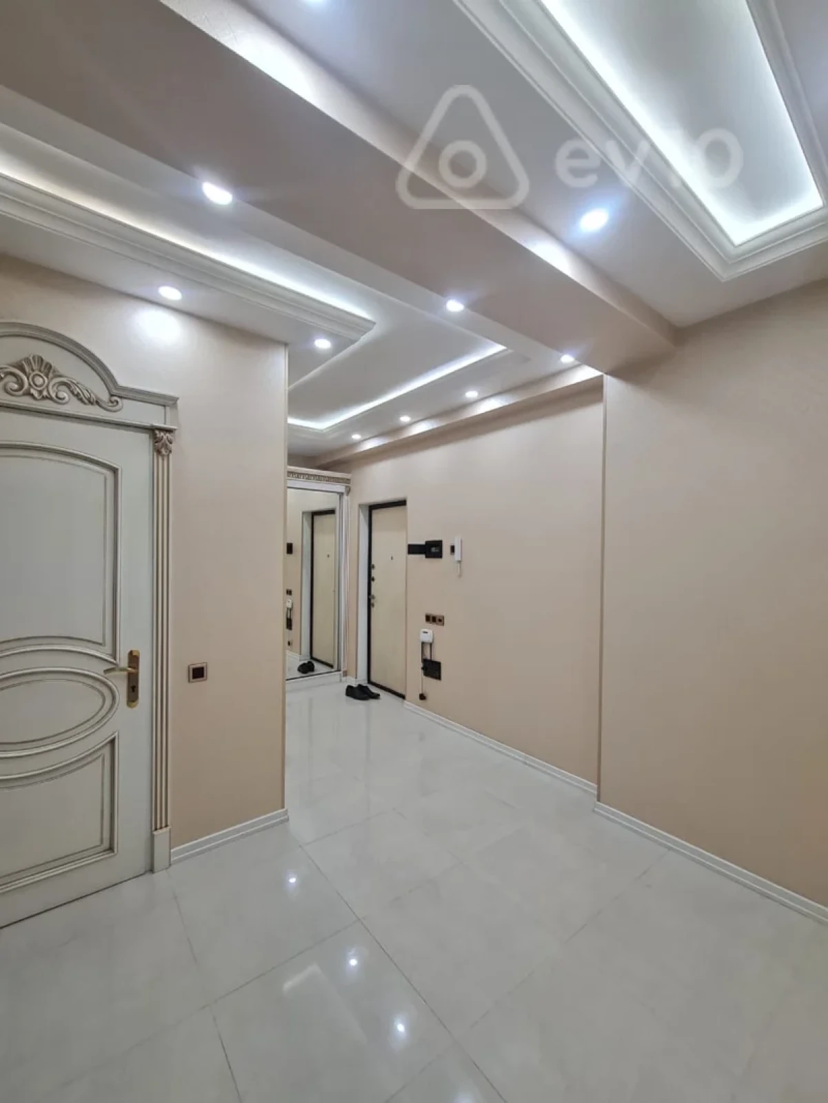 Kirayə verilir 2 otaqlı yeni tikili 90 m²