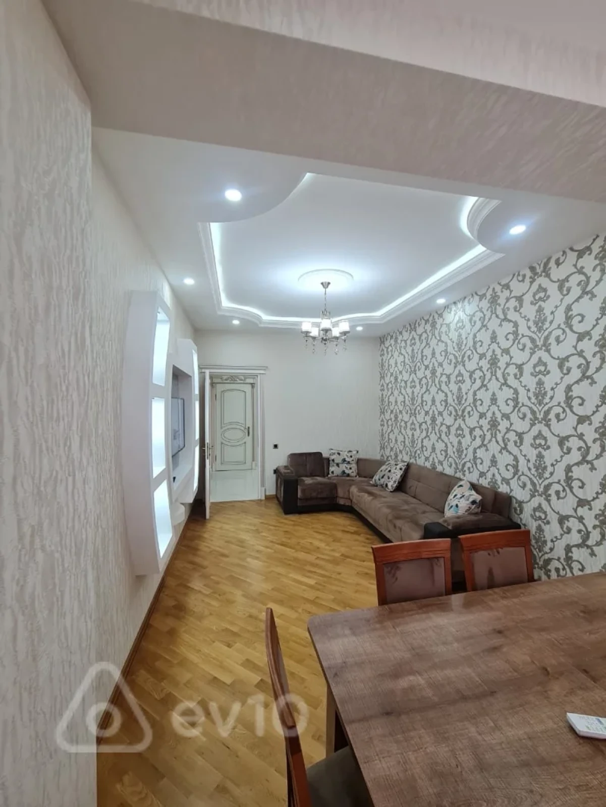 Kirayə verilir 2 otaqlı yeni tikili 90 m²