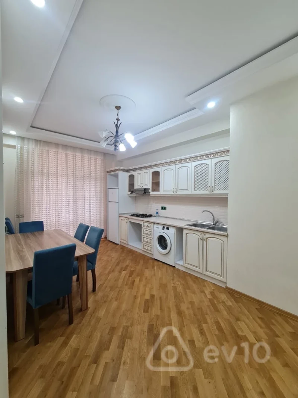 Kirayə verilir 2 otaqlı yeni tikili 90 m²