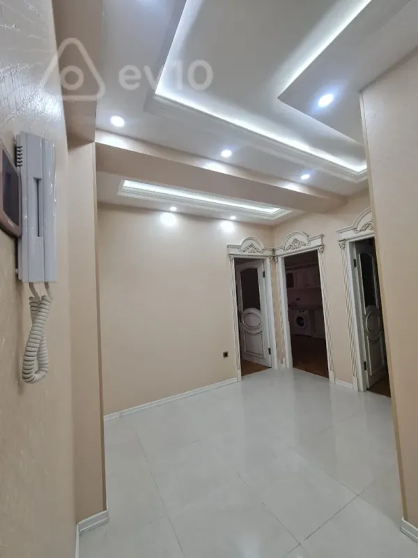 Kirayə verilir 2 otaqlı yeni tikili 90 m²