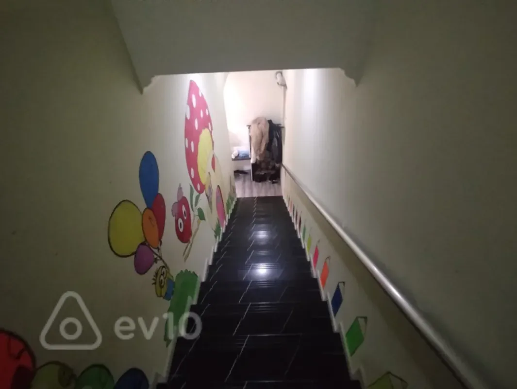 Satılır mənzil 210 m²