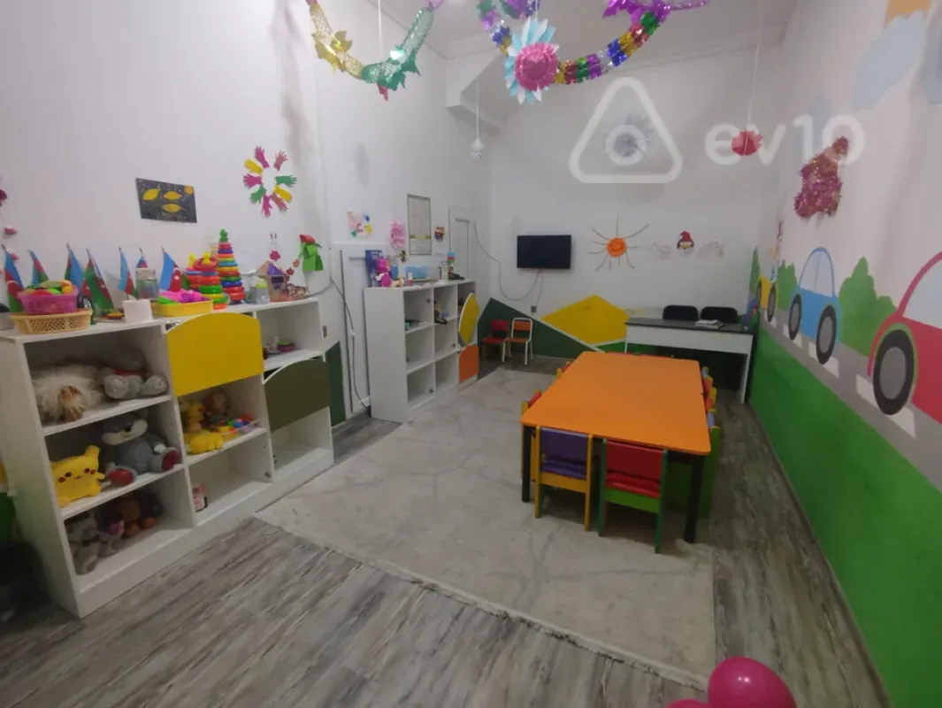 Satılır mənzil 210 m²