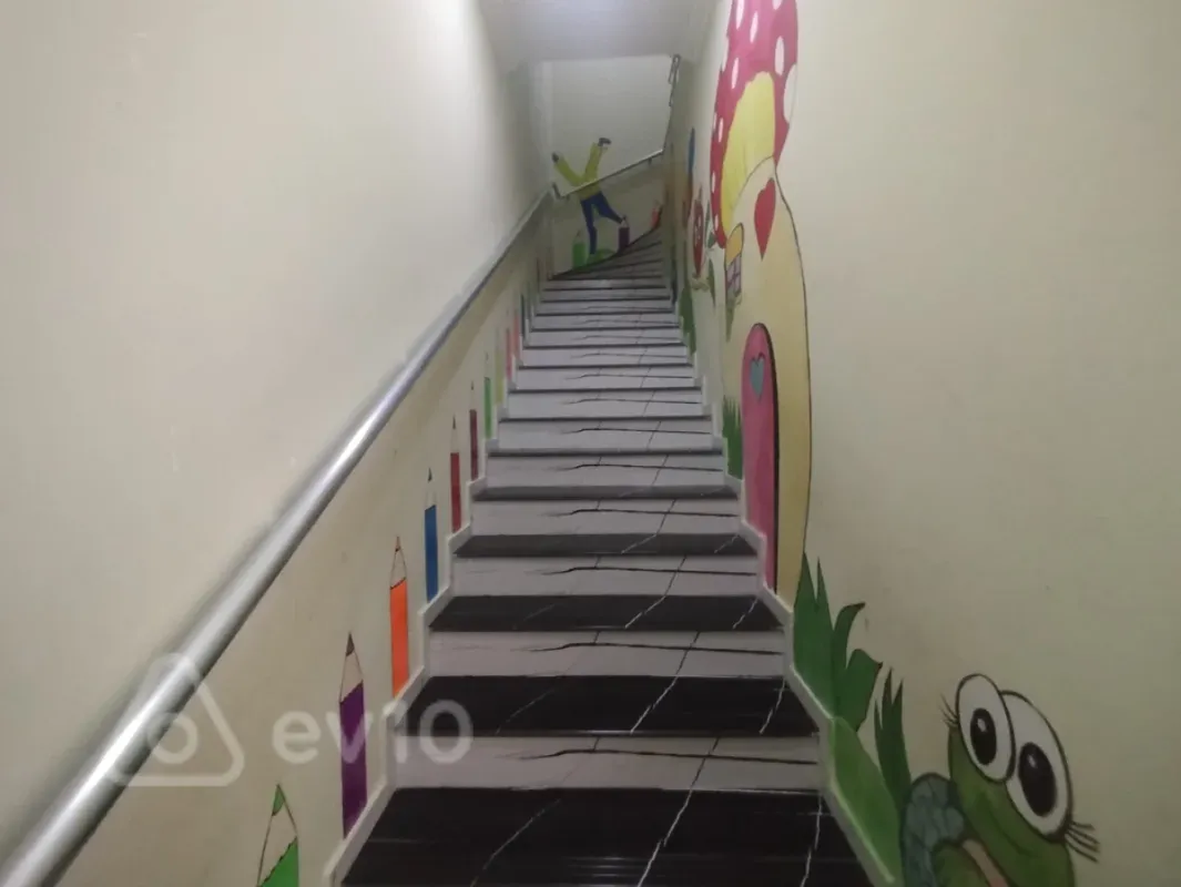 Satılır mənzil 210 m²