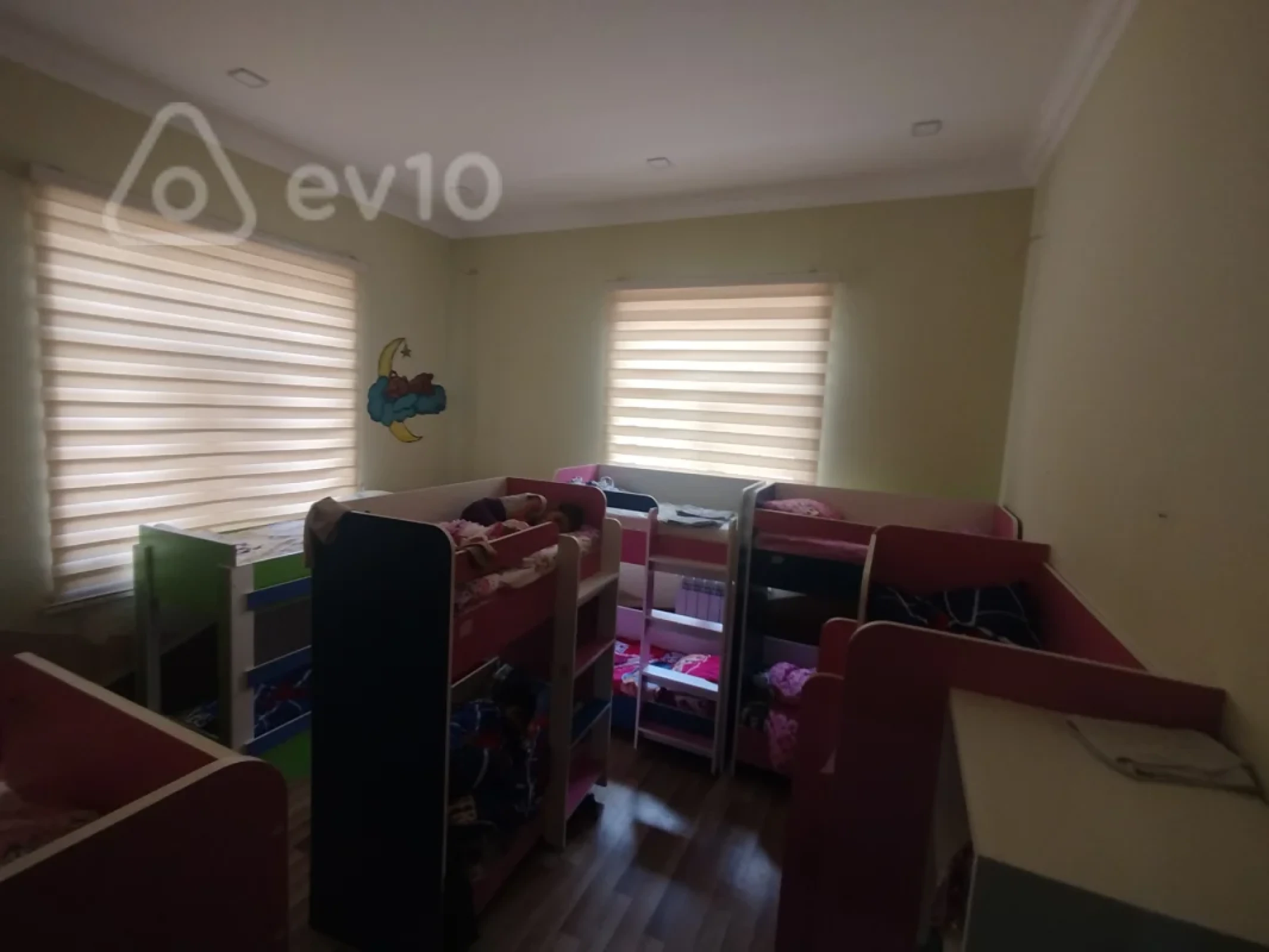 Satılır mənzil 210 m²