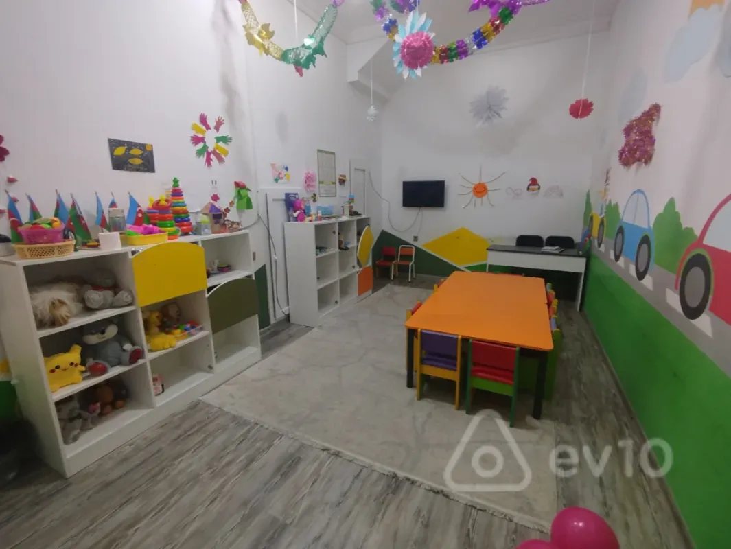 Satılır mənzil 210 m²