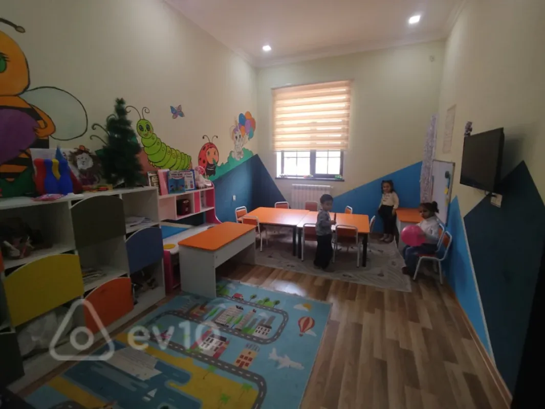 Satılır mənzil 210 m²