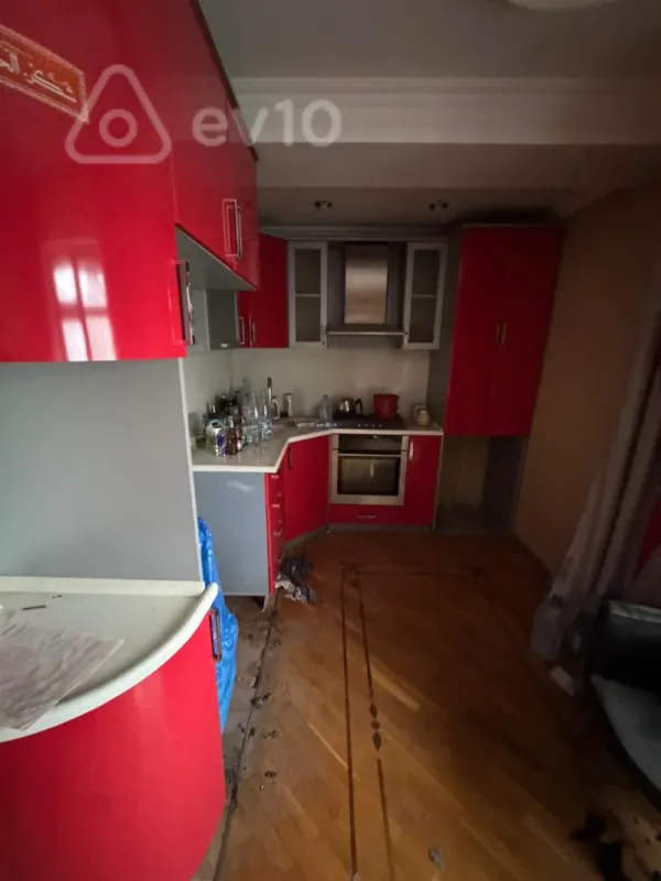 Satılır 2 otaqlı köhnə tikili 75 m²