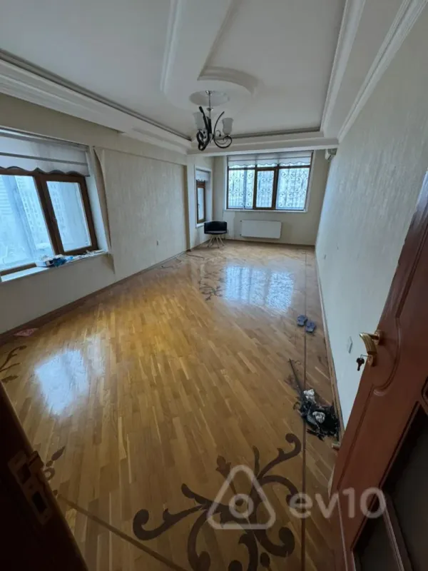 Satılır 2 otaqlı köhnə tikili 75 m²
