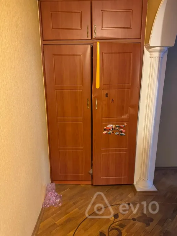 Satılır 2 otaqlı köhnə tikili 75 m²