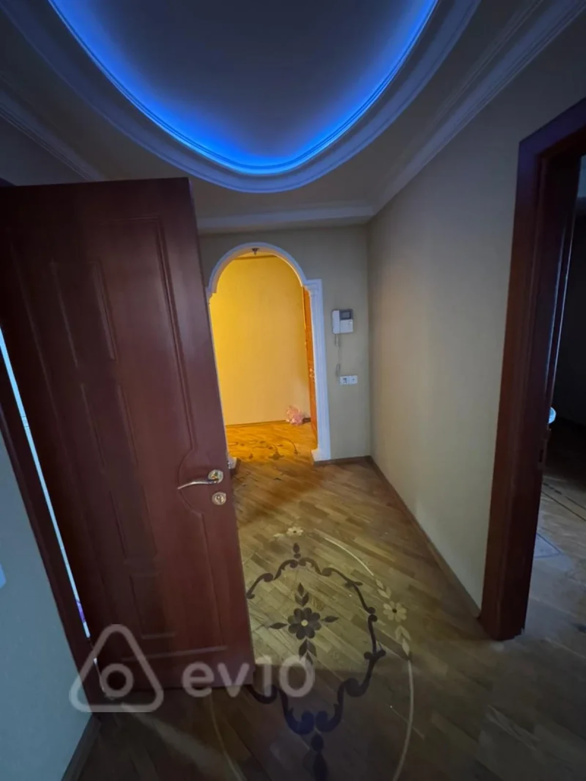 Satılır 2 otaqlı köhnə tikili 75 m²