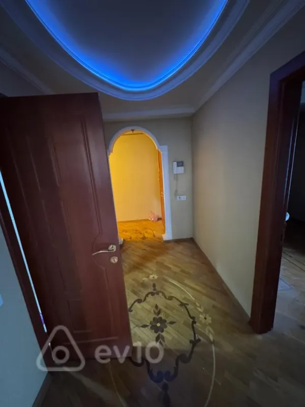 Satılır 2 otaqlı köhnə tikili 75 m²