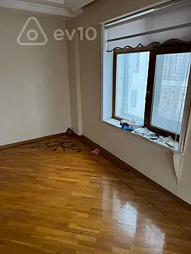 Satılır 2 otaqlı köhnə tikili 75 m²
