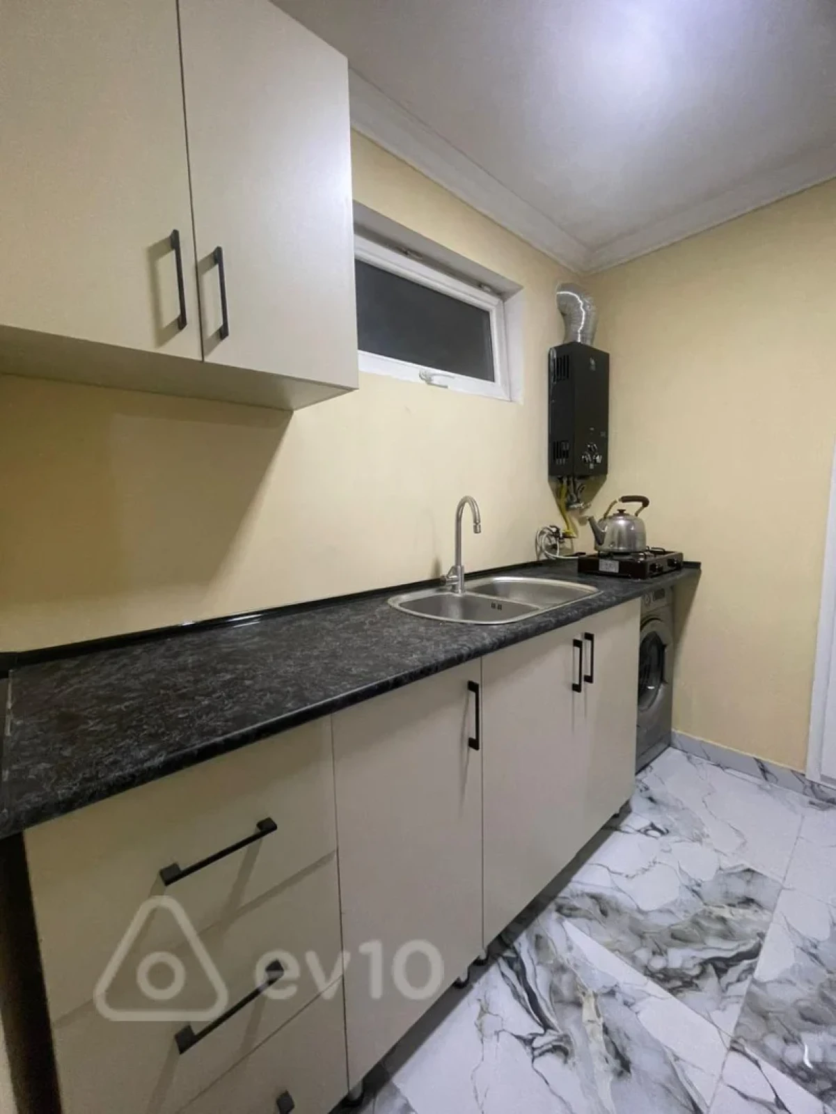 Kirayə verilir 1 otaqlı həyət evi 30 m²