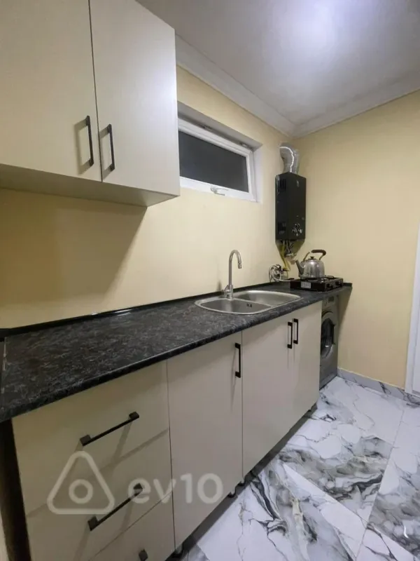 Kirayə verilir 1 otaqlı həyət evi 30 m²