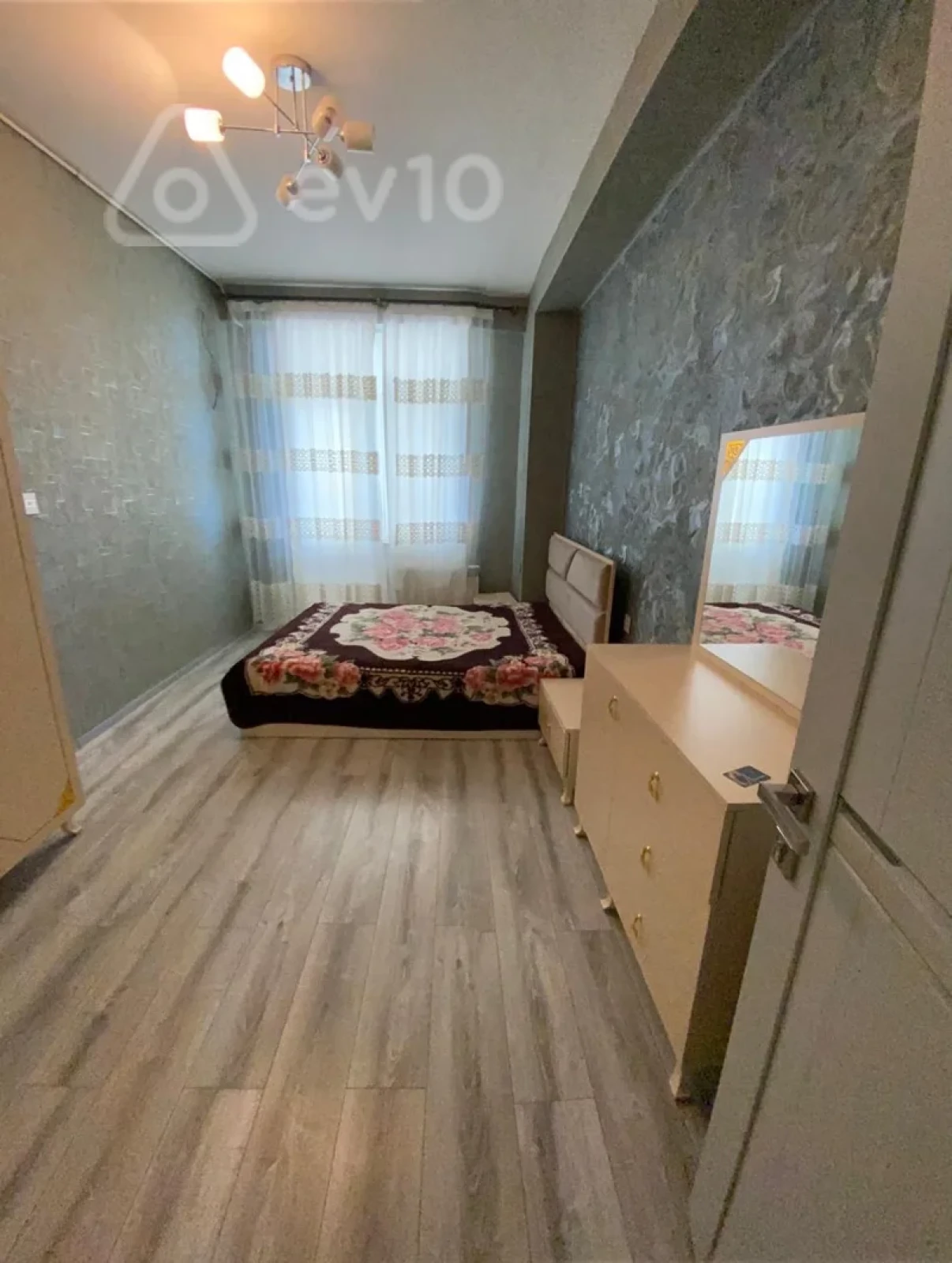Kirayə verilir 2 otaqlı yeni tikili 65 m²