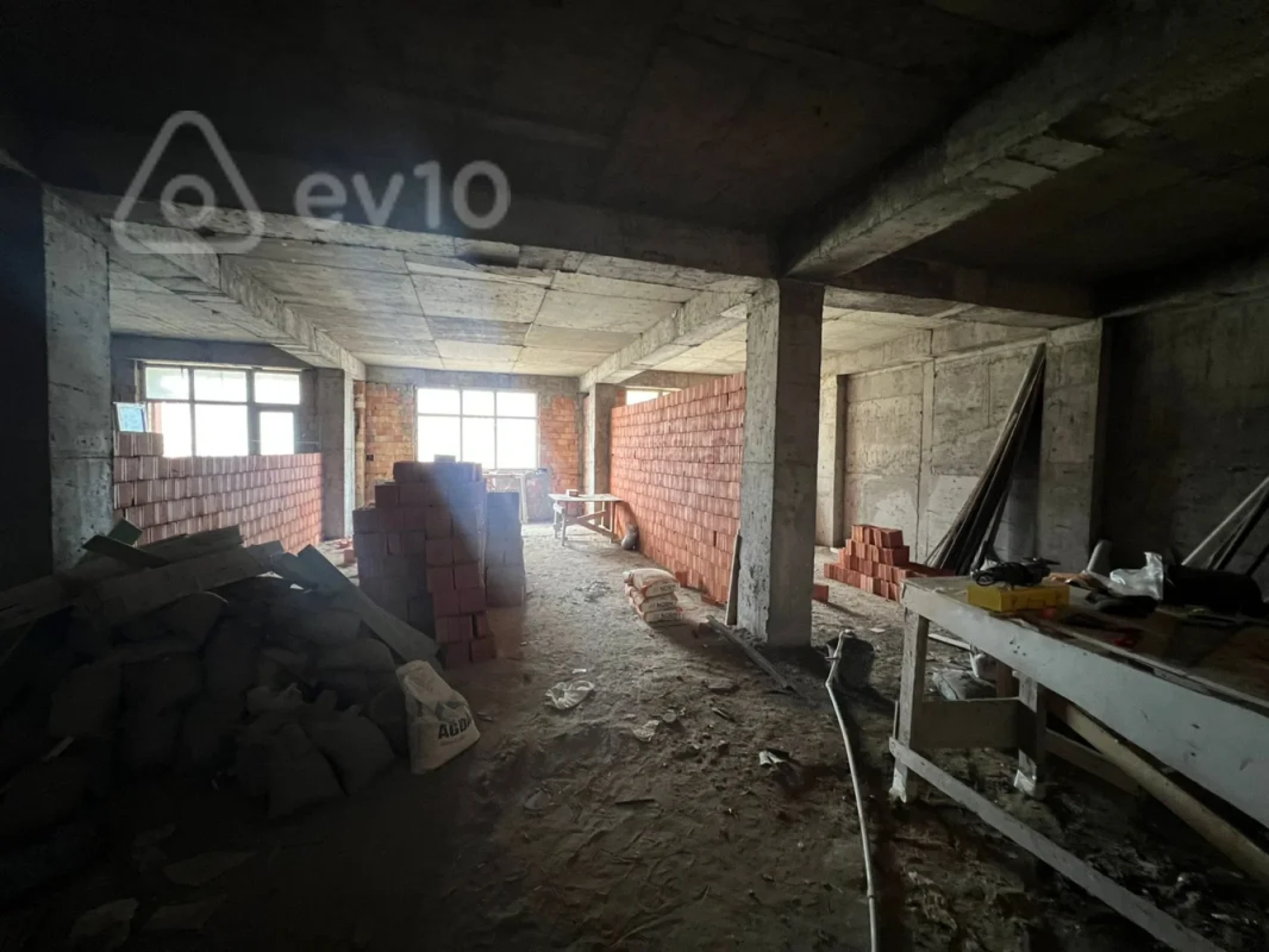 Satılır 4 otaqlı yeni tikili 250 m²