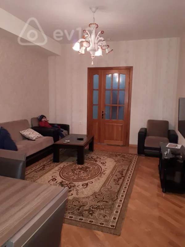 Kirayə verilir 2 otaqlı yeni tikili 85 m²