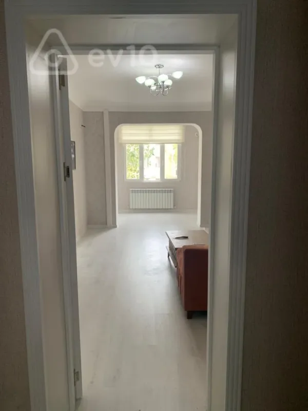 Kirayə verilir 2 otaqlı köhnə tikili 72 m²