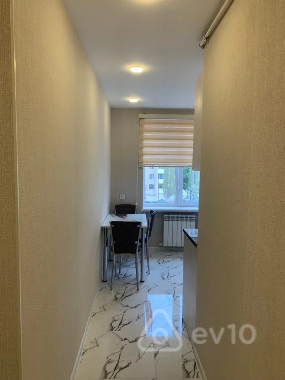 Kirayə verilir 2 otaqlı köhnə tikili 72 m²