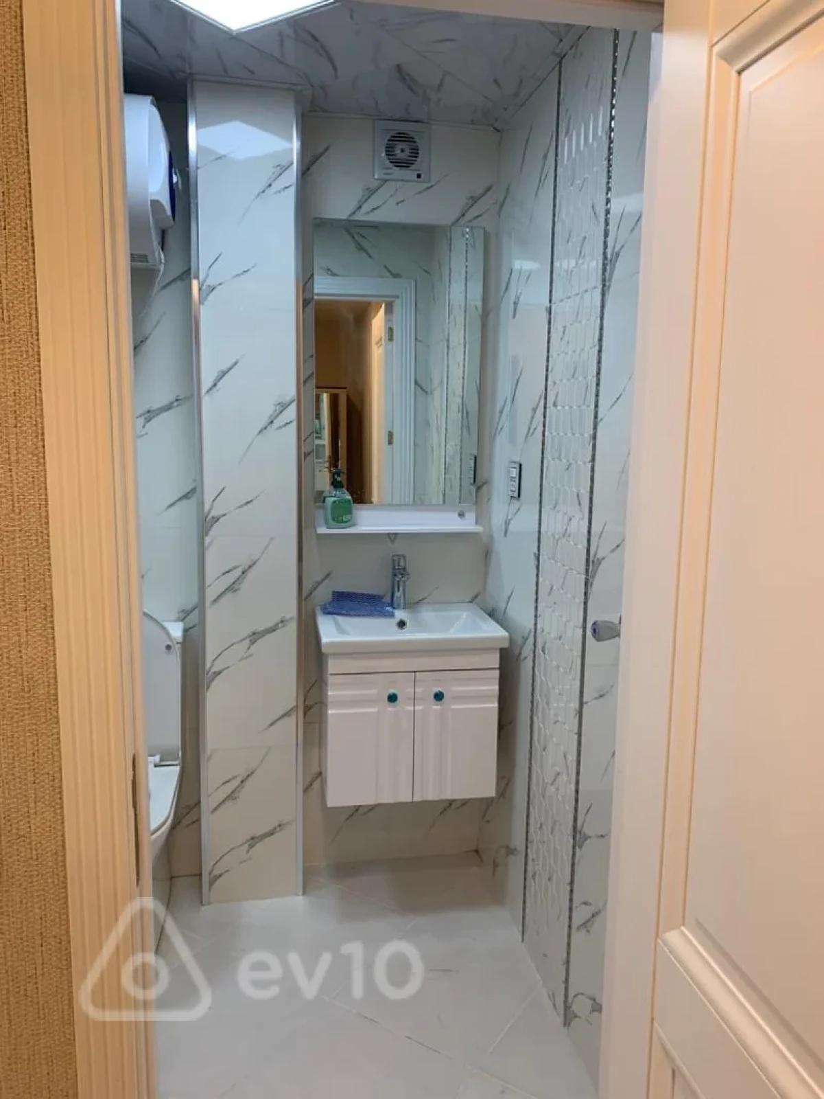 Kirayə verilir 2 otaqlı köhnə tikili 72 m²