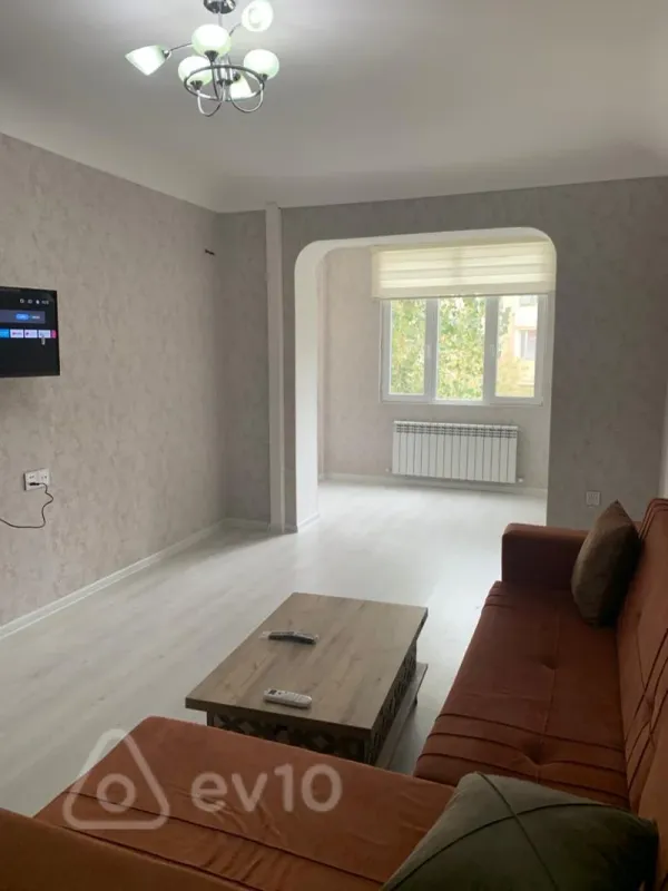 Kirayə verilir 2 otaqlı köhnə tikili 72 m²