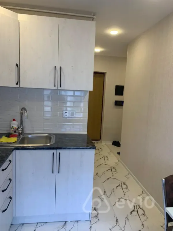 Kirayə verilir 2 otaqlı köhnə tikili 72 m²