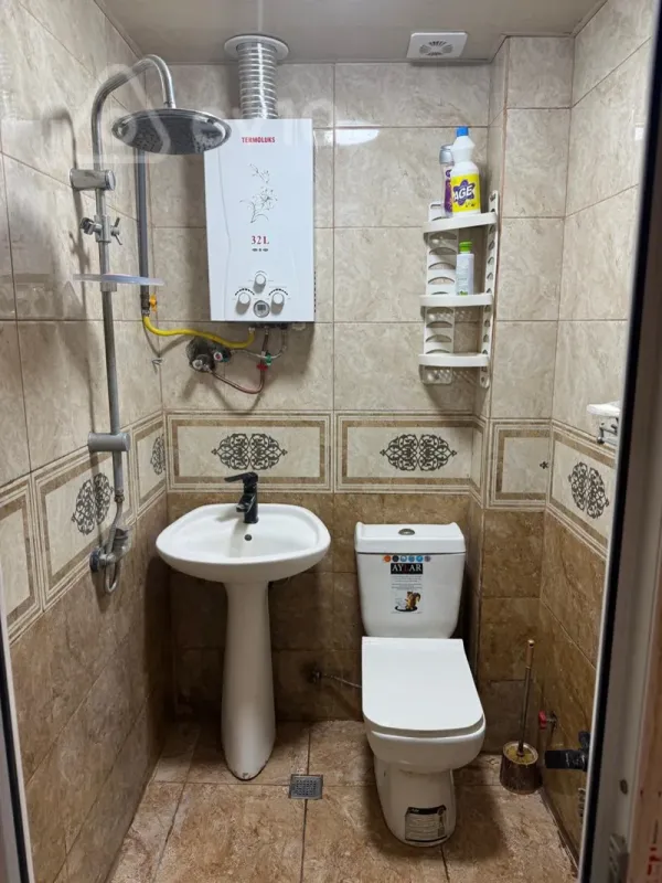 Kirayə verilir 2 otaqlı köhnə tikili 60 m²