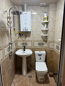 Kirayə verilir 2 otaqlı köhnə tikili 60 m²