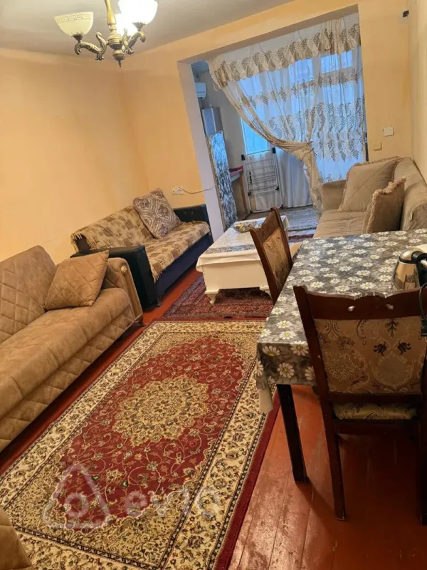 Kirayə verilir 2 otaqlı köhnə tikili 60 m²