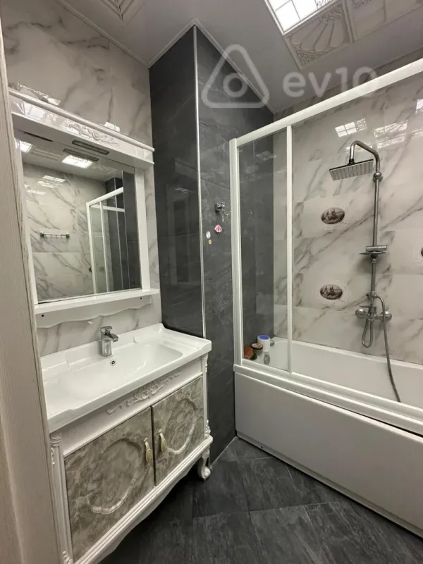 Kirayə verilir 2 otaqlı yeni tikili 115 m²