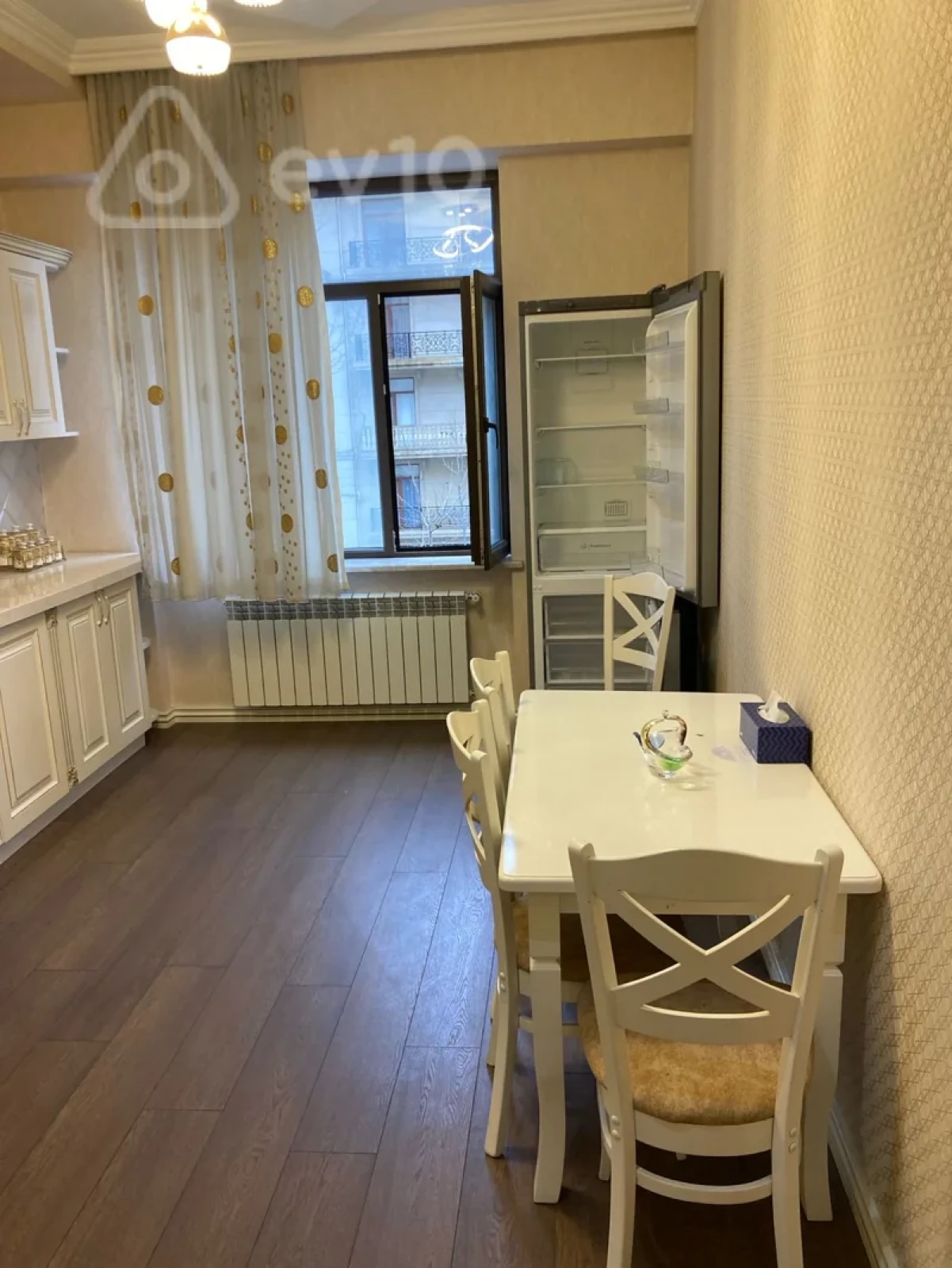 Kirayə verilir 3 otaqlı yeni tikili 130 m²