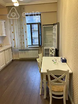 Kirayə verilir 3 otaqlı yeni tikili 130 m²