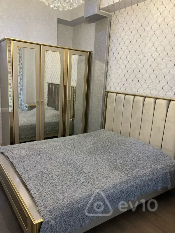 Kirayə verilir 3 otaqlı yeni tikili 130 m²