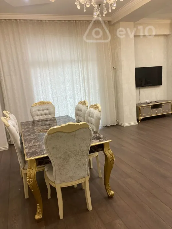 Kirayə verilir 3 otaqlı yeni tikili 130 m²