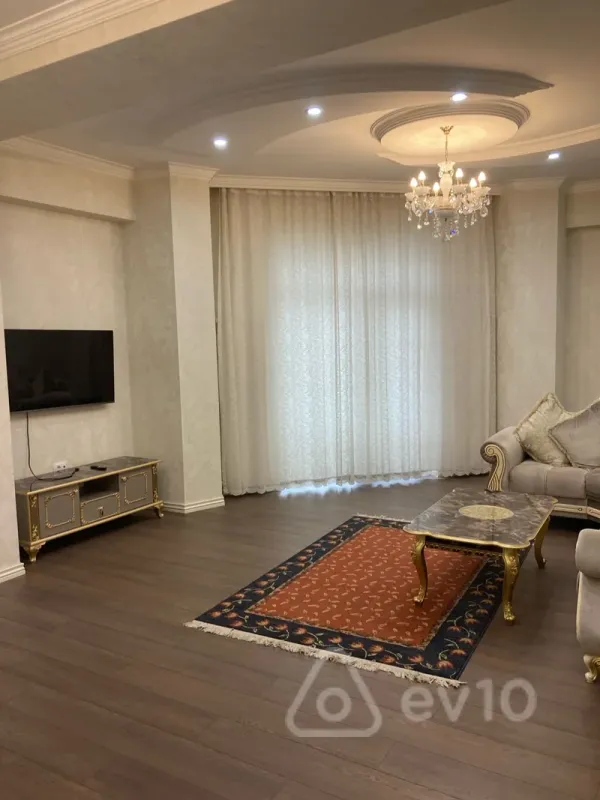Kirayə verilir 3 otaqlı yeni tikili 130 m²
