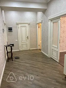 Kirayə verilir 3 otaqlı yeni tikili 130 m²