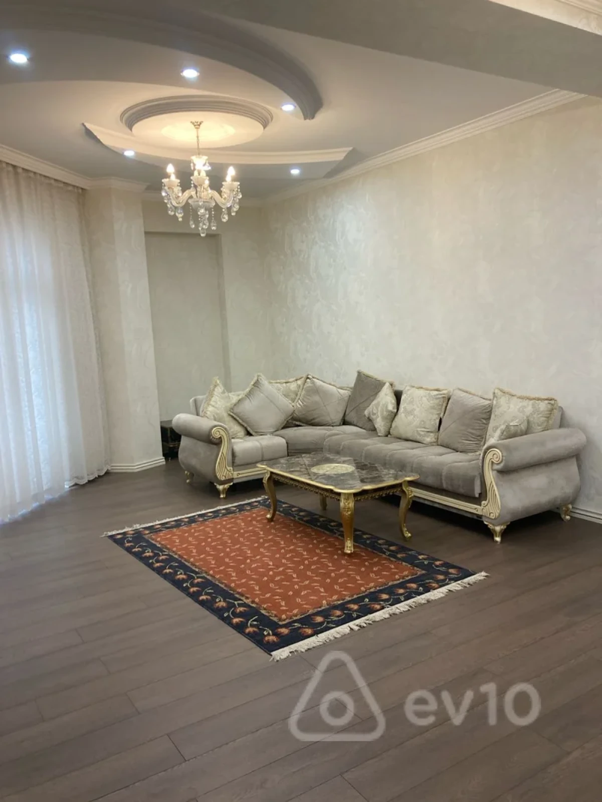 Kirayə verilir 3 otaqlı yeni tikili 130 m²