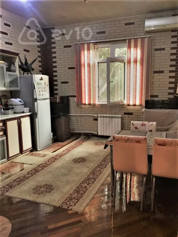 Kirayə verilir 2 otaqlı köhnə tikili 70 m²