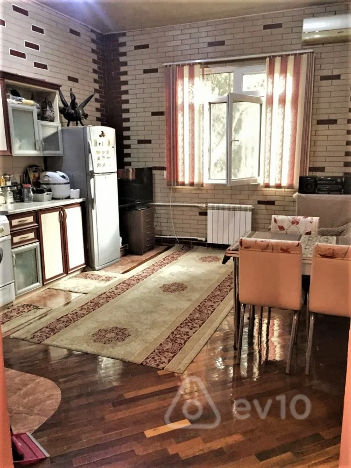 Kirayə verilir 2 otaqlı köhnə tikili 70 m²