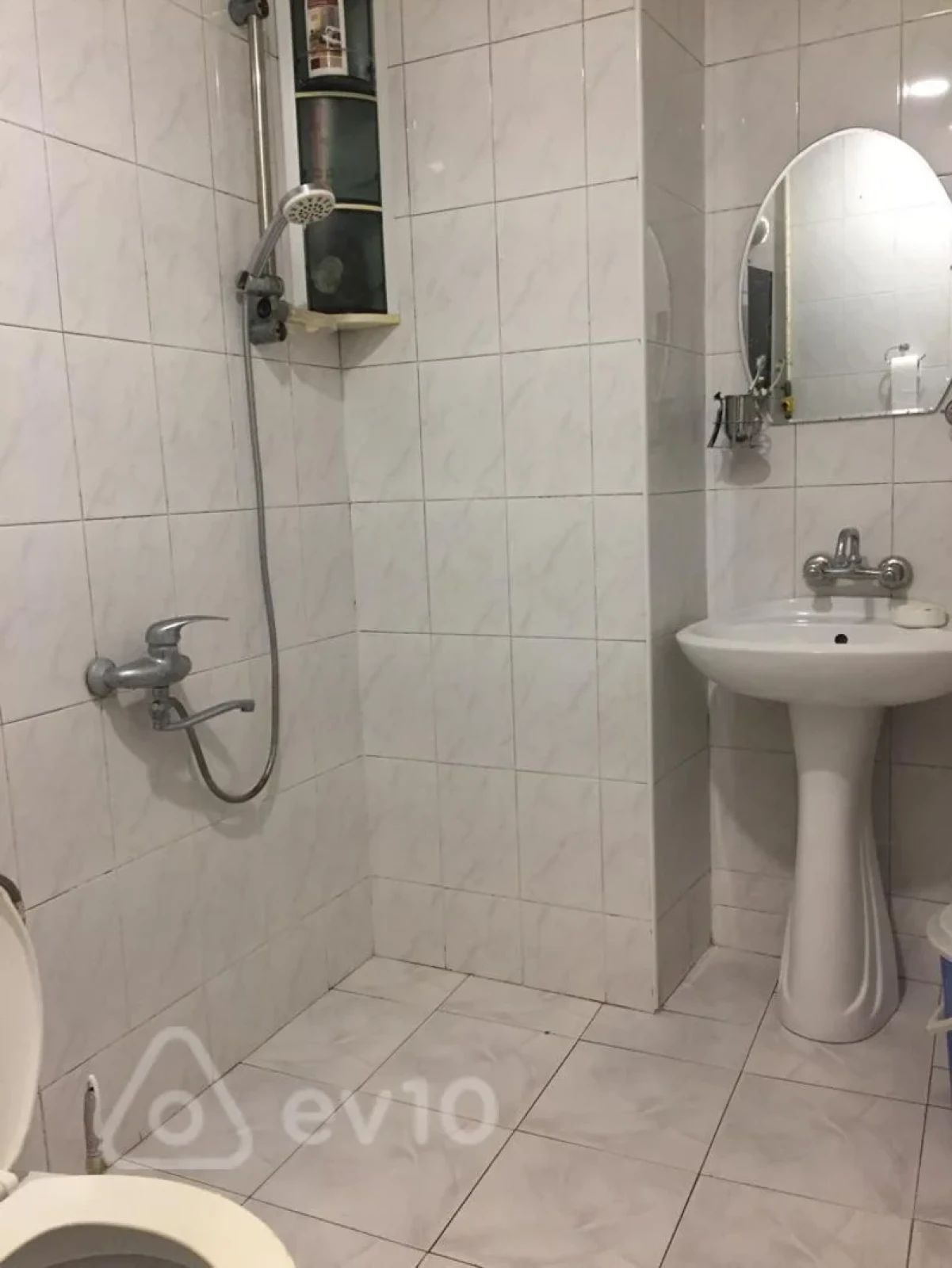 Kirayə verilir 2 otaqlı köhnə tikili 70 m²