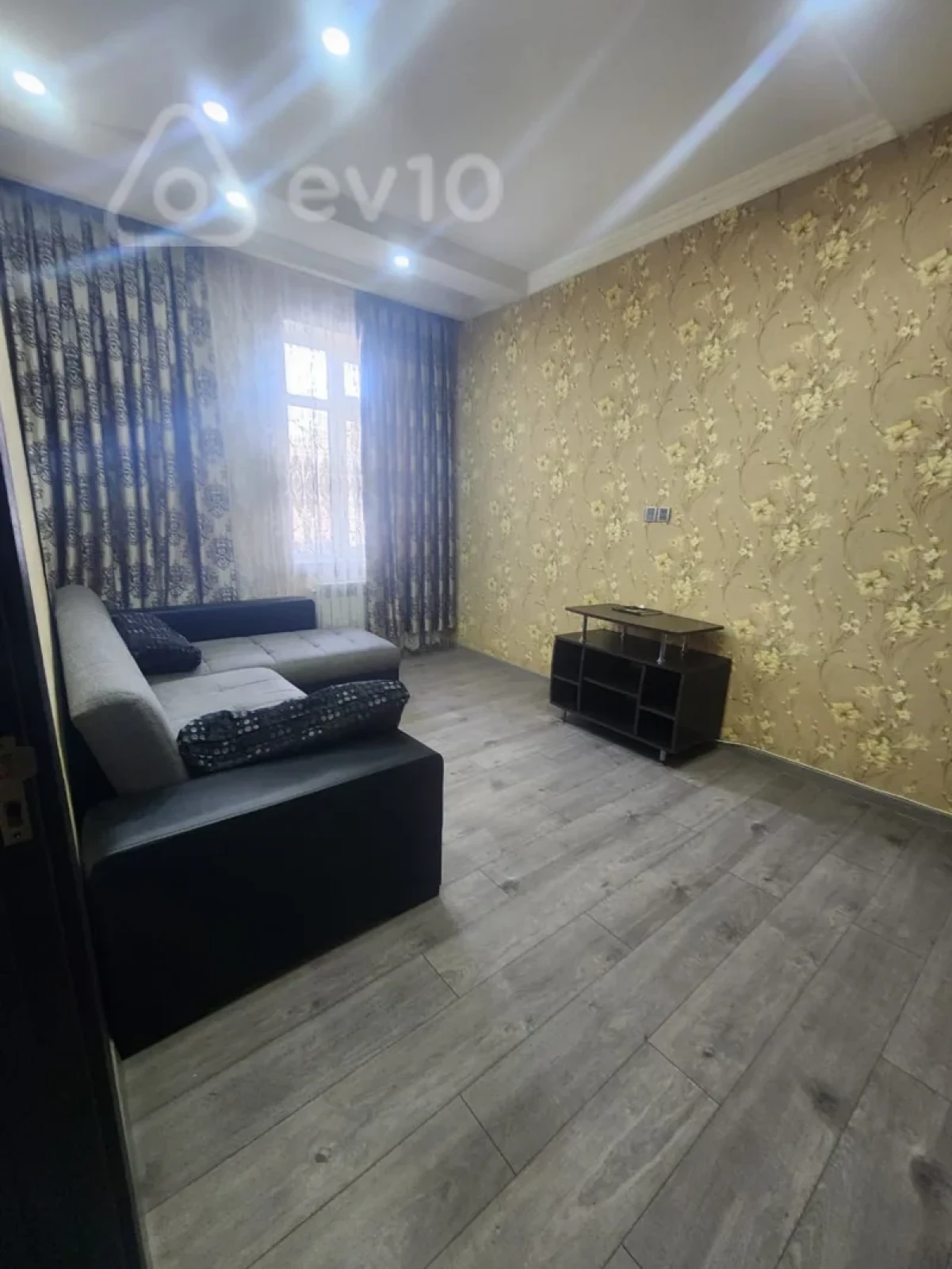 Kirayə verilir 3 otaqlı köhnə tikili 70 m²