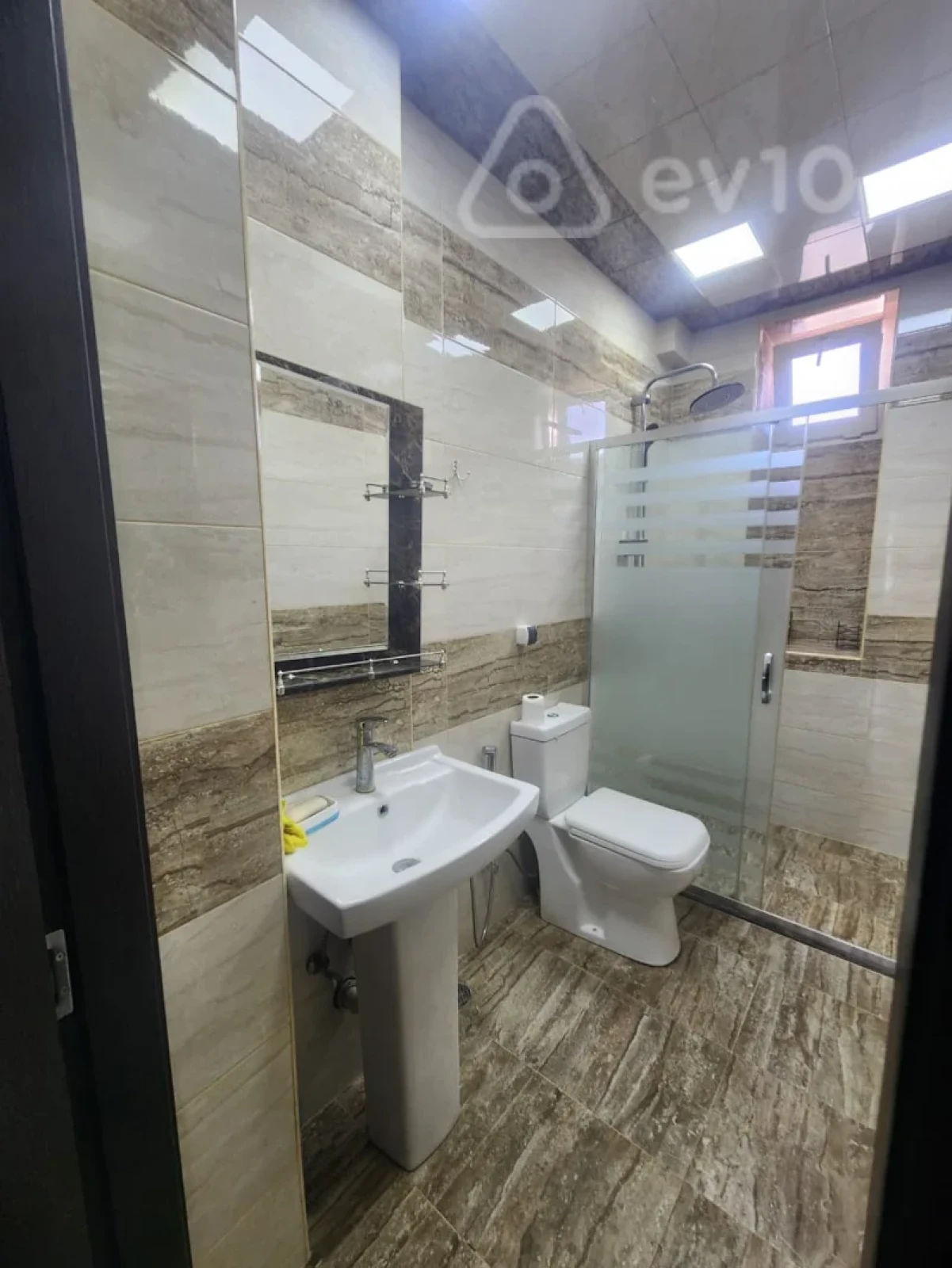 Kirayə verilir 3 otaqlı köhnə tikili 70 m²