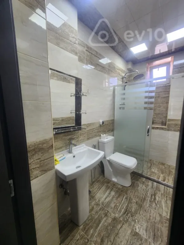 Kirayə verilir 3 otaqlı köhnə tikili 70 m²