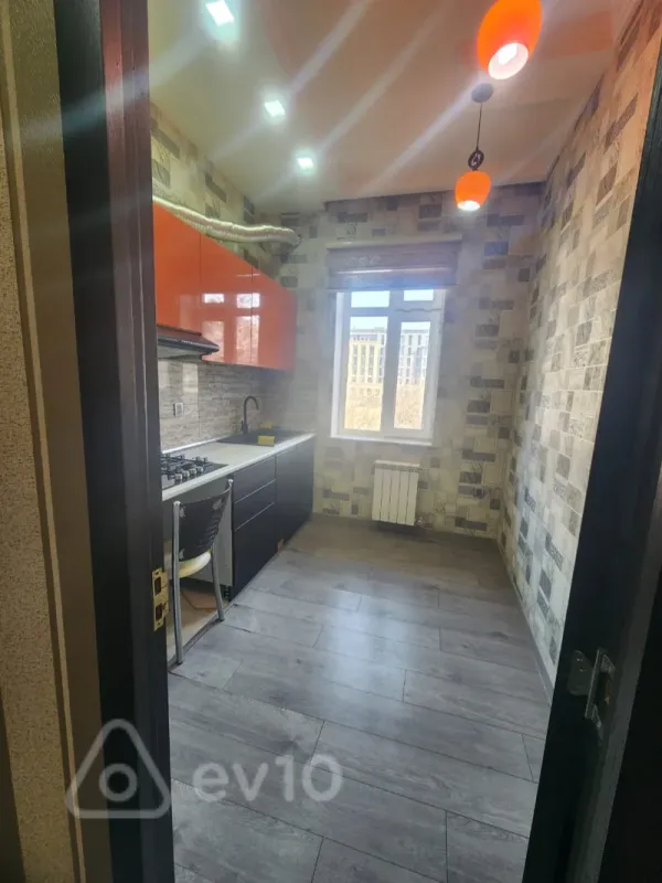 Kirayə verilir 3 otaqlı köhnə tikili 70 m²