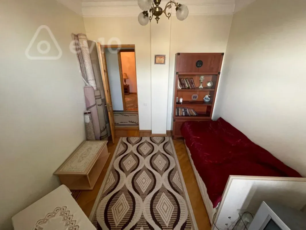 Kirayə verilir 6 otaqlı həyət evi 300 m²