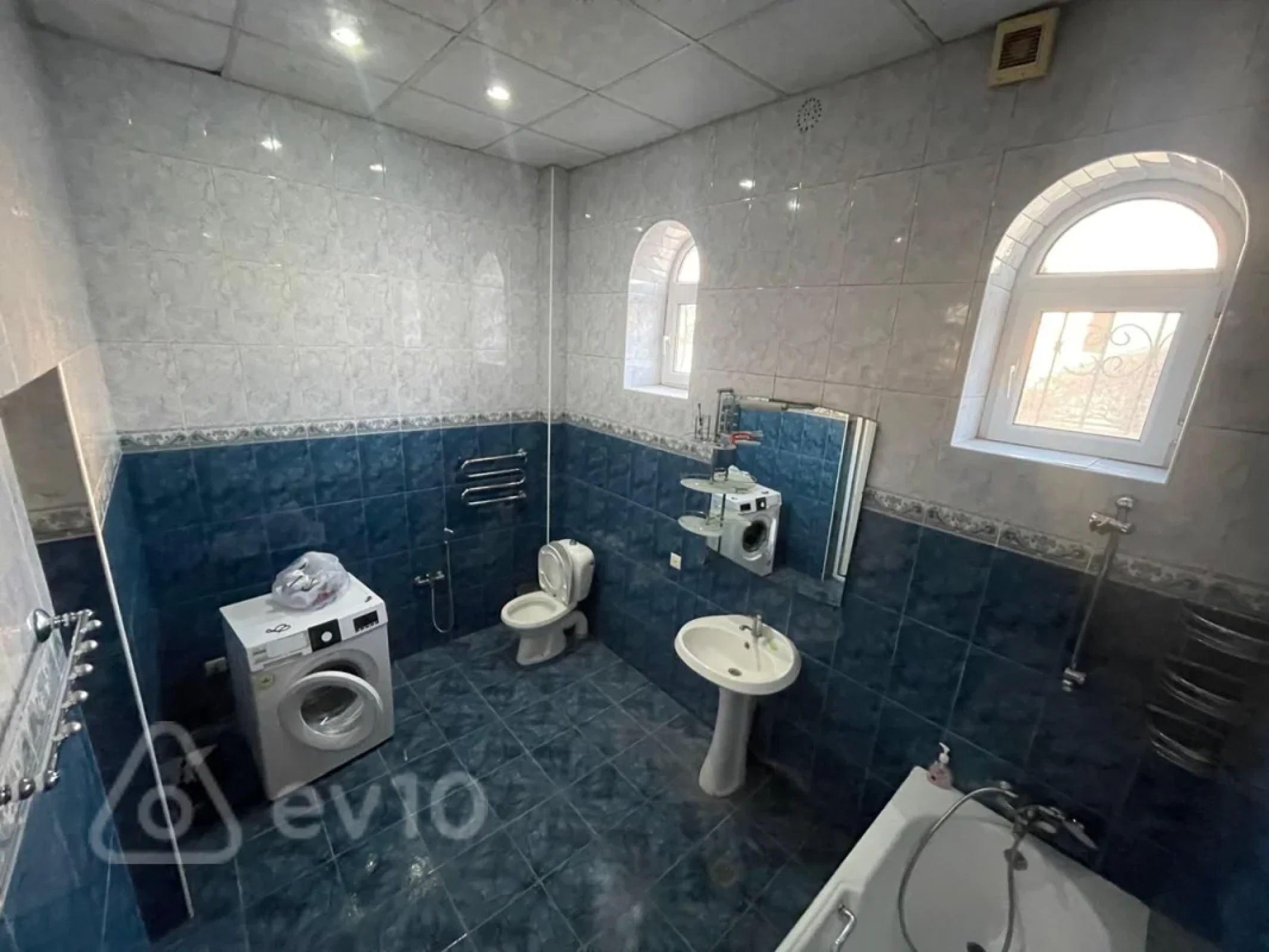 Kirayə verilir 6 otaqlı həyət evi 300 m²