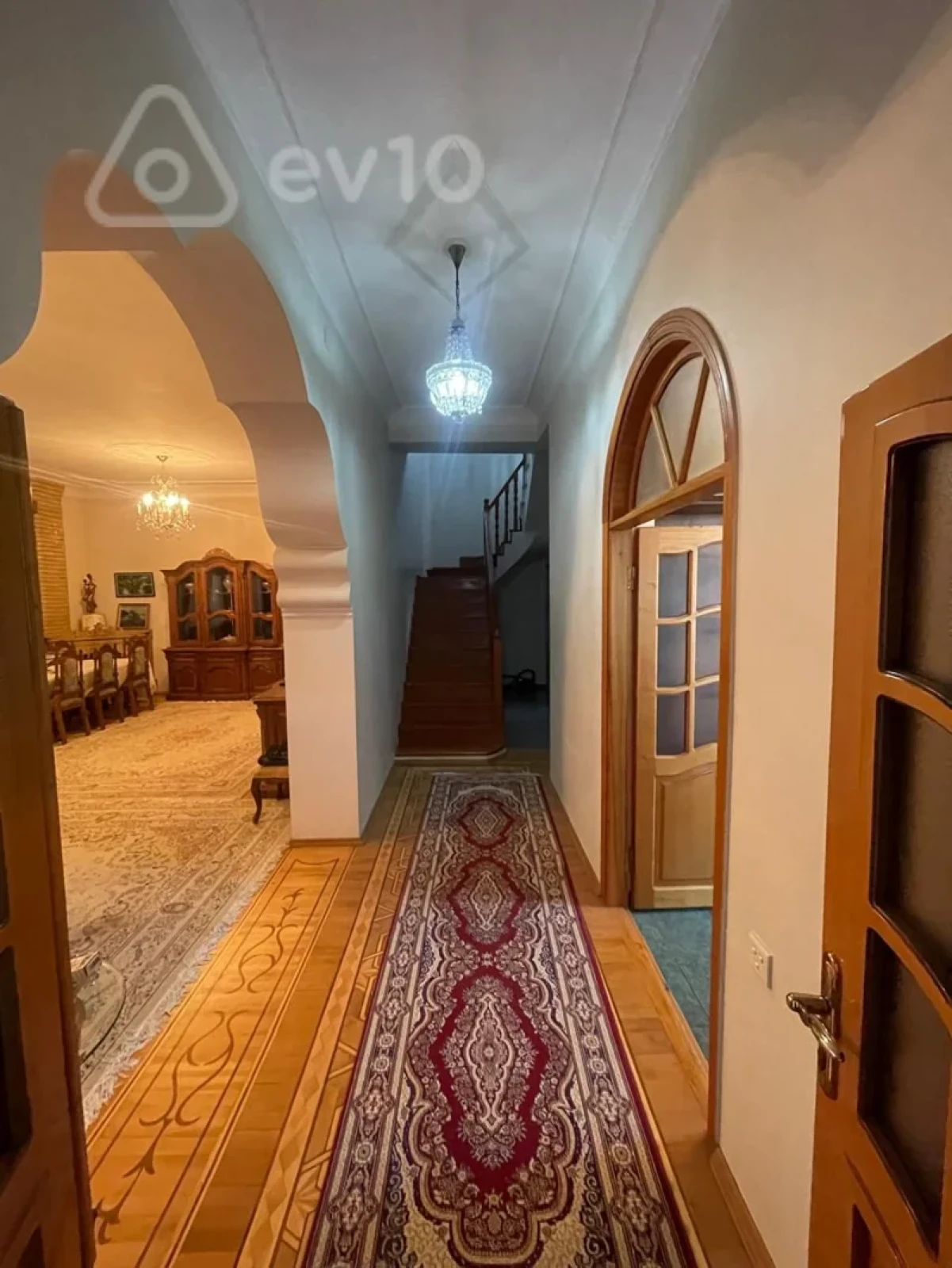 Kirayə verilir 6 otaqlı həyət evi 300 m²