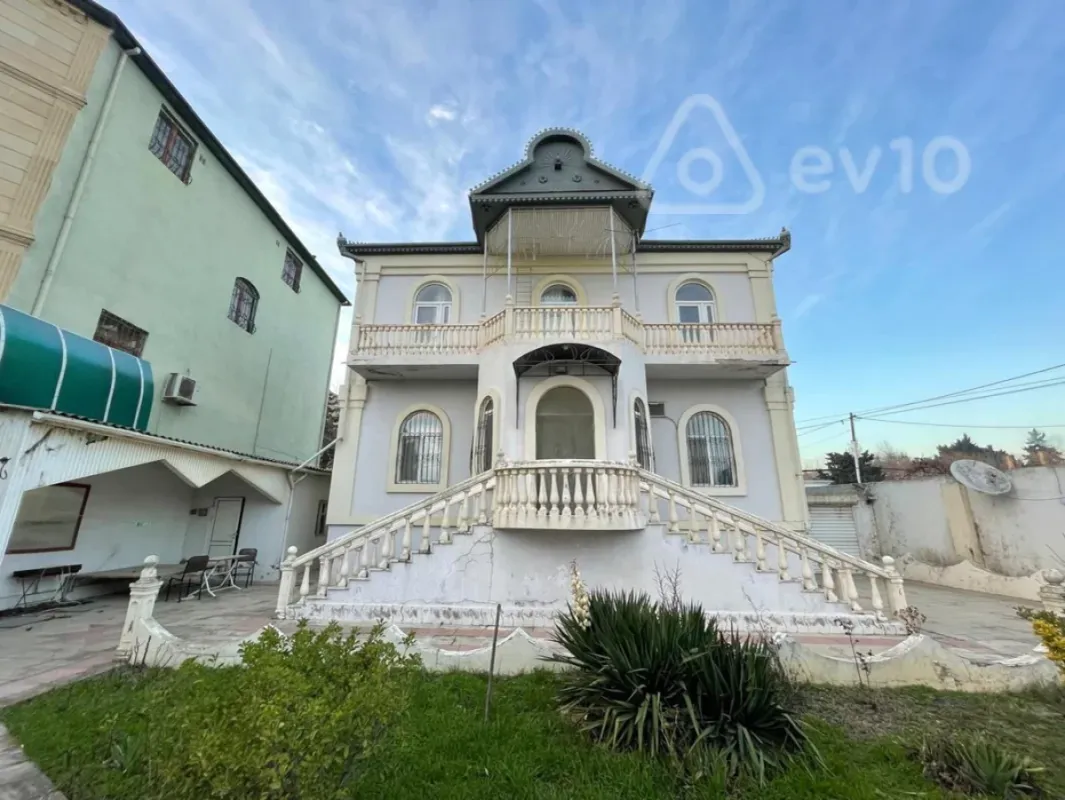 Kirayə verilir 6 otaqlı həyət evi 300 m²