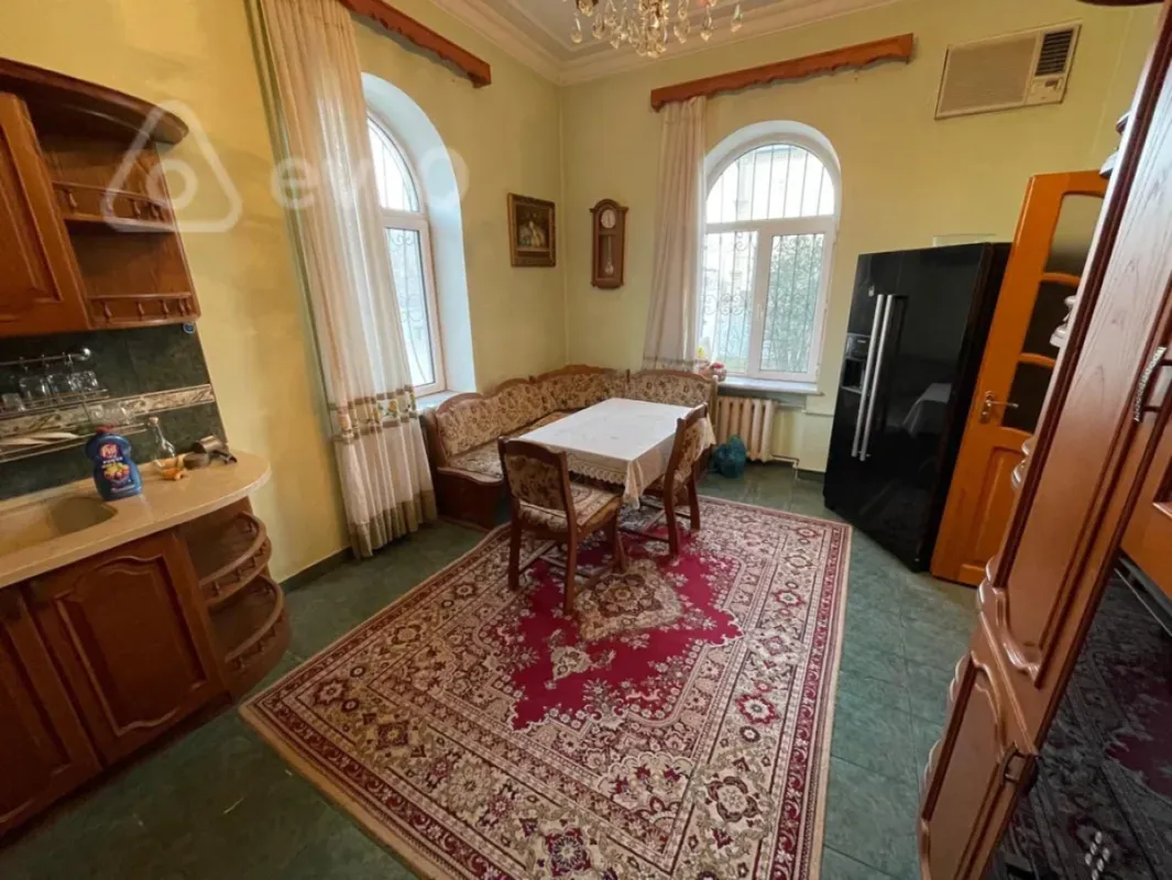 Kirayə verilir 6 otaqlı həyət evi 300 m²