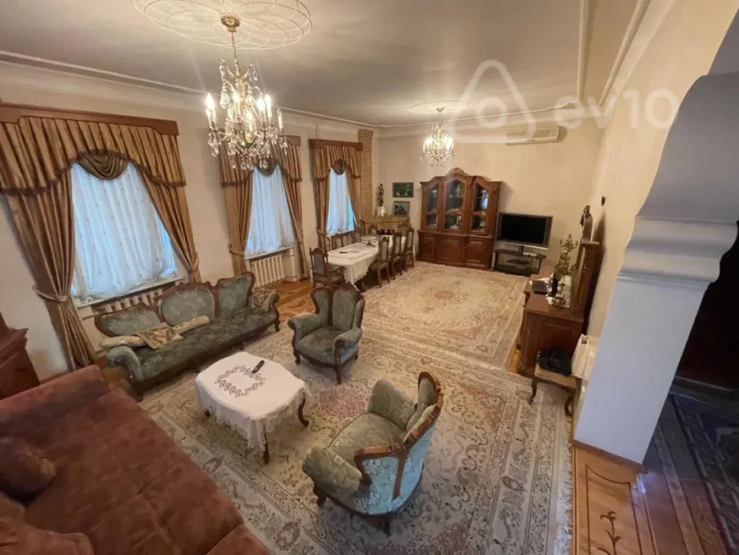 Kirayə verilir 6 otaqlı həyət evi 300 m²